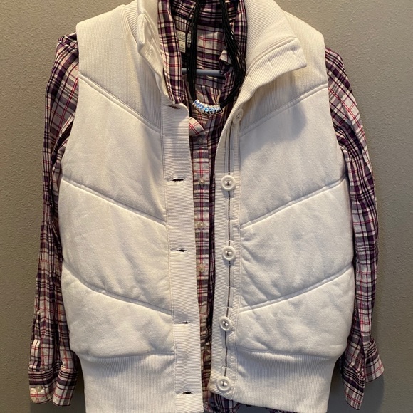 M Old Navy White vest - Picture 2 of 7